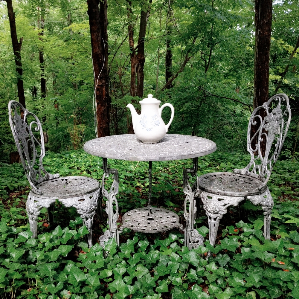 MINT Pfaltzgraff Yorktowne Tall Ceramic Teapot